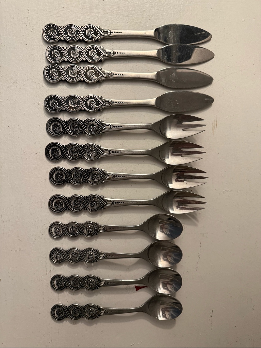Nouveau Japan Stainless Steel Art Nouveau Floral Flatware Set, 12-Piece